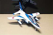 ハセガワ：1:72スケール 飛行機D11　川崎 T-4“ブルーインパルス