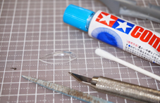 キャノピーです。ナイフ、やすりでバリを取ったら、コンパウンドで磨きます