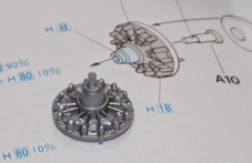 エンジンです。銀色を吹き付けてから、