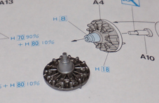 薄めた黒色（エナメル系）を塗ります。