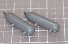 落下式補助燃料タンクです。キャノピー同様にやすり、コンパウンド磨きまで。