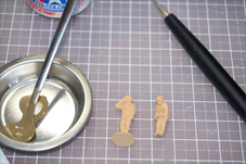 兵士の塗装。下地は肌色。乾燥が早く、均一な仕上がりなので下地はエアブラシで