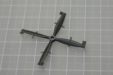 プロペラはイエローにしたい部分をマスキングして茶色に塗装