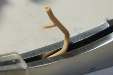 ナイフで穴を開けました