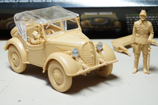 ホロは透明ですから、塗ります。